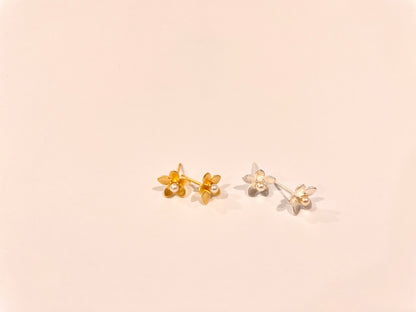 Flower With Freshwater Pearl Centre Studs