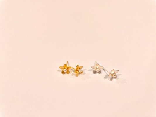 Flower With Freshwater Pearl Centre Studs