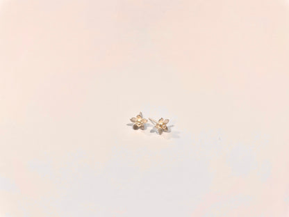 Flower With Freshwater Pearl Centre Studs