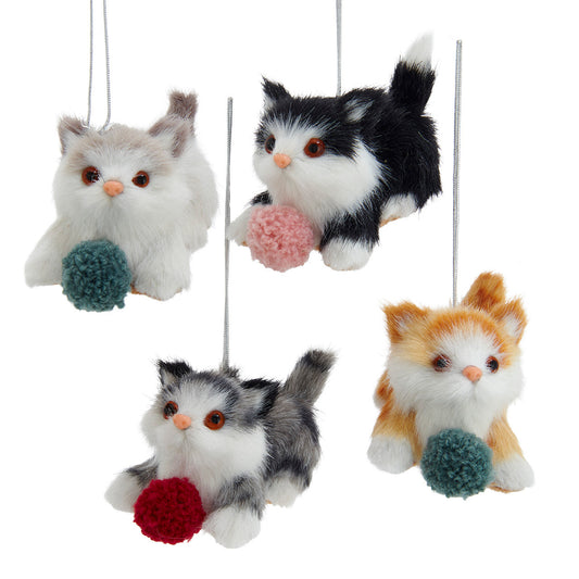 F46 - Furry Cats with Yarn Ball Christmas Ornament