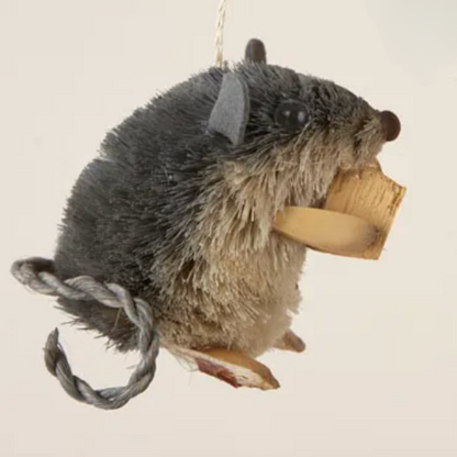 Buri Sitting Mouse With Cheese Ornament